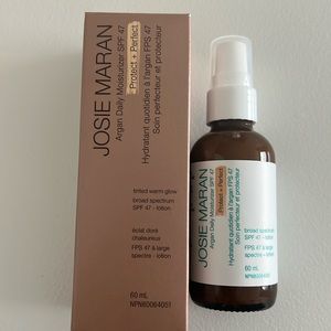 Josie Maran Argan Daily Moisturizer SPF47 Protect + Perfect
